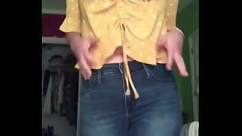 Preview 1 of Bagi Com - Novinha mostrando o corpo gostoso