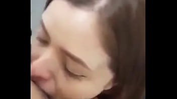 Preview 2 of Maria Ozawa Cum Sex Xxxx - Novinha pagando boquete gostoso no banheiro p&uacute_blico