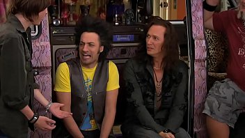 Preview 3 of 43 Years Mom - Uma Banda L&aacute_ em Casa UBLC S01E10 - Spiders,  Snakes,  and Clowns