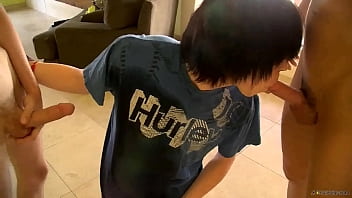 Preview 2 of Negro Main Budak Sekolah - Boys pissing group