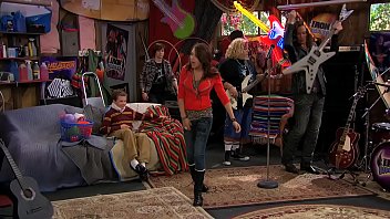 Preview 4 of Sax Videa - Uma Banda L&aacute_ em Casa UBLC S01E03 - Slap Goes the Weasel