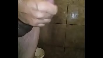 Preview 4 of Adult Sexmovoes - Palzudo tomando banho e batendo uma