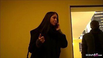 Preview 1 of Public Next Room Cheat - German Teen - Lullu Gun Quicky mit Freddy Gong in der Tiefgarage Deutsch