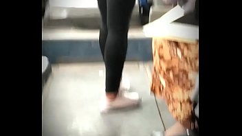 Preview 4 of Abbi Secraa Porn - traseros grandes en el bus venezolana vs peruana