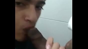 Preview 3 of Saxy Videos Dawnlod Bastwap In - mamando o gostoso no banheiro