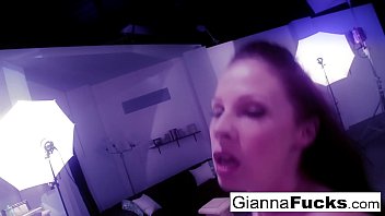 Preview 4 of Young Girl First Time Xvedio - Brunette hottie Gianna Michaels knows how to get herself off