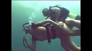 Preview 3 of Gwen Mmf - buceando xxx,  v&iacute_deo completo en http://corneey.com/w5djMB