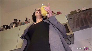 Preview 1 of Seni Lioni Xxx - German Cuckold - Rothaarige lutscht schwarzen Schwanz Freundin guckt zu