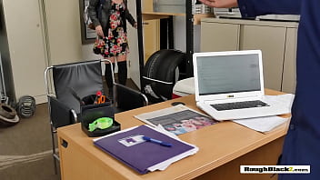 Preview 1 of 13 Years Thrall Xxx - White HOOKER sucks HUGE BLACK SHLONG in OFFICE