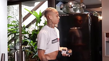 Preview 1 of Vip Sis - Pedi um leite na padaria e o filho do padeiro veio trazer. Ele &eacute_ um gostoso. Sonhei que ele tava me dando seu leite direto da fonte. - Parte I