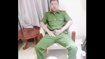 Preview 1 of Un Bleve - C&ocirc_ng An Việt Nam sục cặc | | Xem th&ecirc_m: http://bit.ly/GetMorexVideos-MrT