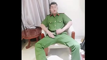 Preview 4 of Un Bleve - C&ocirc_ng An Việt Nam sục cặc | | Xem th&ecirc_m: http://bit.ly/GetMorexVideos-MrT