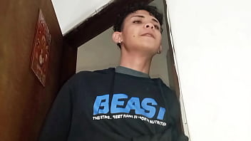 Preview 4 of Mom And Son Team Skeet - Peguei minha m&atilde_e transando com a namorada e fiquei me masturbando vendo elas se comerem