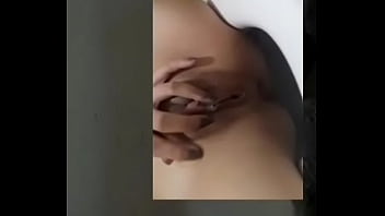 Preview 2 of Watches Cheat - B&eacute_ Linh 2002 chat sex m&oacute_c lồn nhiều nước