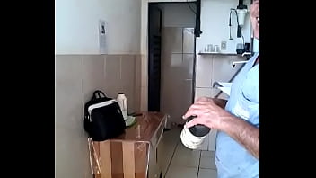 Preview 4 of Sunny Leaon Fuck Video - Assustando o amigo