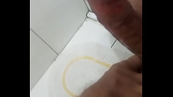 Preview 2 of Showeres Gays - Batendo uma bem gostosa
