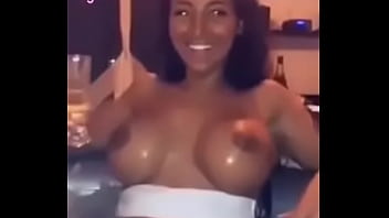 Preview 2 of Stip Duther - LA BEURETTE KARIMA FAIT DU SHOW SEXY DANS SA STORY ?