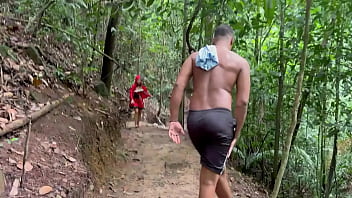 Preview 1 of Maya Hills Bangsher Step Brother - Chico campesino se encuentra en el medio del bosque una caperucita roja muy traviesa,  a cambio de llevarla a su caba&ntilde_a le da una rica follada hasta correrse en su culo HL