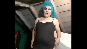 Preview 1 of Cctv Officer - ROSSA travesti canta  tropical