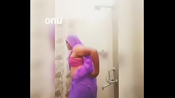Preview 3 of China Old Ma - Sonusissy hot show in saree In bathroom