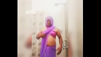 Preview 1 of China Old Ma - Sonusissy hot show in saree In bathroom