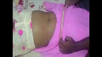 Preview 1 of Yang Girl And Beautiful - Desi hot pink saree aunty fleshy navel kissing