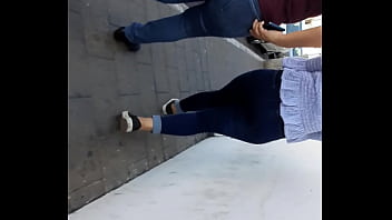 Preview 2 of Mia Khalifa And Alura Jenson - Chica nalgona en la calle