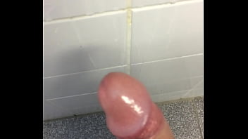 Preview 3 of Naruto Porno Cosplay - Bronha e gozada no banheiro da faculdade