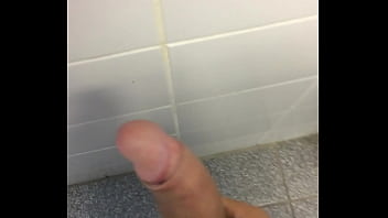 Preview 1 of Naruto Porno Cosplay - Bronha e gozada no banheiro da faculdade