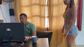 Preview 1 of Lobon Lobon Lage - Mi sucia hermanastra culona me me seduce en mi oficina de trabajo hasta ponerme muy cachondo y me pide que la folle con mi enorme pene y darle toda mi leche