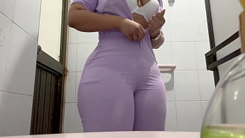 Preview 1 of Pak Guru Cabul Porno Indonesia - Camara de ba&ntilde_o chica enfermera CULONA