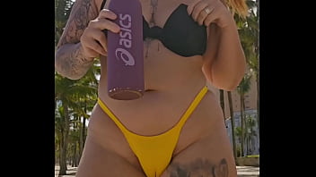 Preview 2 of Fuck Girl - Mesmo sabendo que eu sou casada o cara pediu pra mim puxar a calcinha de ladinho,  mostrou foto do pau e depois me levou pro Banheiro qu&iacute_mico e me colocou pra chupar