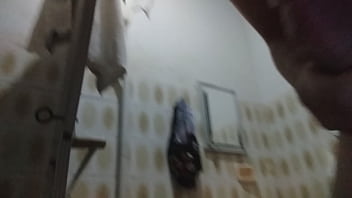 Preview 3 of Mina Khalife - Gozando no baheiro