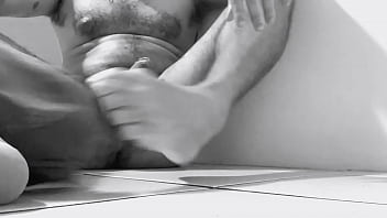 Preview 1 of Film Porn 80an - No ch&atilde_o do quarto com tes&atilde_o