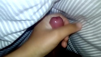Preview 1 of Www Bangla Sexy Xvideo Com - Punheta com gozada de baixo do cobertor