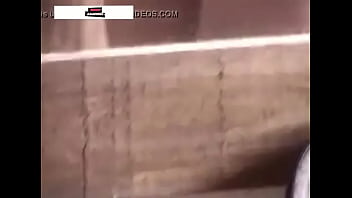 Preview 3 of Group Sex Durasi 30mnt - Casal iniciante em exibicionismo na Internet produz filme caseiro da esposa tirando a roupa antes do banho