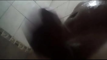 Preview 3 of Short Age Son And Mom Xnxx Video - En el ba&ntilde_o jalando mi verga