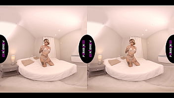 Preview 2 of Tube Porn Vesin - PORNBCN Realidad virtual,  la milf Gina Snake se masturba para ti . VR Oculus Rift