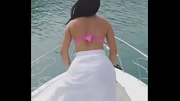 Preview 3 of Asian Bangla Sex - Larissa dan&ccedil_ando na lancha safada