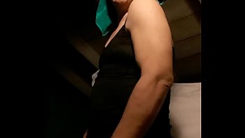 Preview 2 of Sunkinge - Rossa travesti cantando sexy