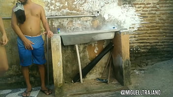 Preview 1 of Run Bouncing - Pedi Pro Meu Vizinho Me Depilar e Ele N&atilde_o Conseguiu Resistir a Vontade de Comer Meu Cuzinho