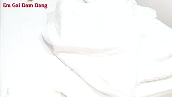 Preview 1 of Hot Short Hindi Part - Khuya đến l&agrave_ em lại đ&oacute_i bụng