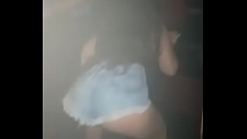 Preview 2 of Www Xxx Sexy Video Mp2 - Minha amiga safada rebolando a bunda no baile. Novinha safada #1