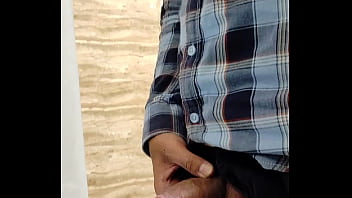 Preview 2 of Espanol Pumping Small - Me pissing in office