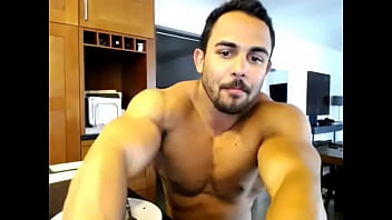 Preview 4 of Xnxx Phim Txxx - BODYBUILDER JERKS HUGE COCK AND SHOWS OFF MUSCLES IN SHOWER