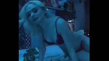 Preview 3 of Xxxvoidebf - Cute periscope girl playing