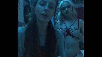 Preview 4 of Xxxvoidebf - Cute periscope girl playing