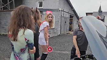Preview 4 of Trailer Park Whores - T&#039_es au travail et tu ne peux pas regarder ma derni&egrave_re vid&eacute_o d&#039_ #Halloween car c&#039_est trop ... ? Pas de souci ! Voici l&#039_...