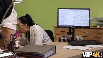 Preview 3 of Klixen Sounding Virgin - VIP4K. Brunette Babe gibt Pussy zu Agent,  Musikausr&uuml_stung zu kaufen