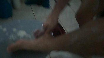 Preview 3 of Caught Fucking And Kept Going - Tomando banho De Tigela O Flakael Vlogs